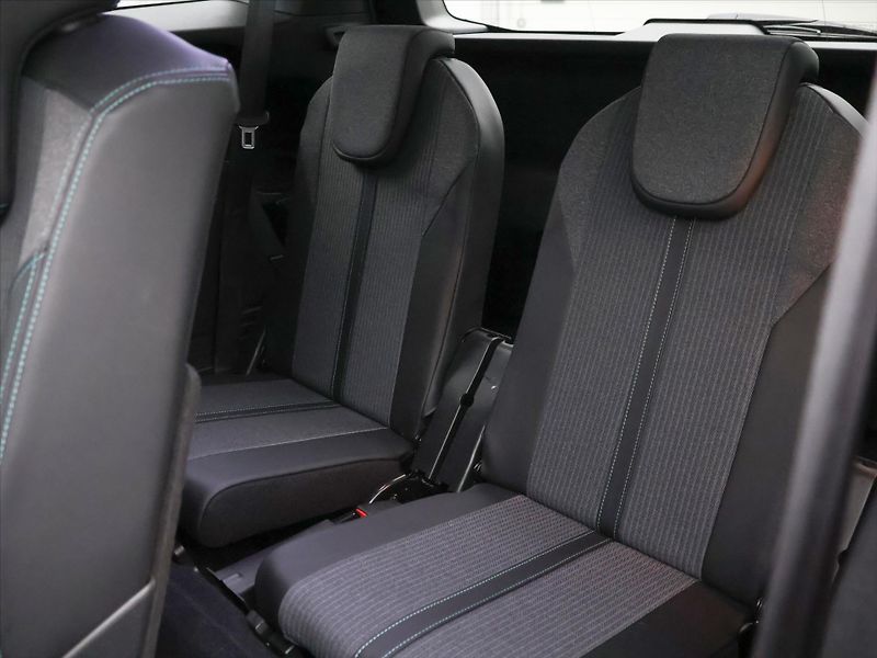 Peugeot 5008 1.2 PT 96kW Allure 7-Míst DPH - fotka 17 z 32
