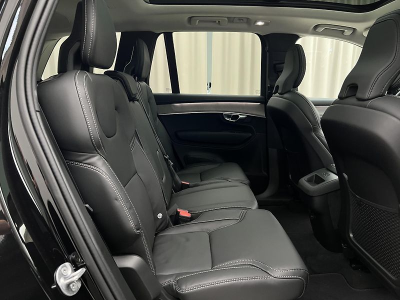 Volvo XC90 (2026) B5 AWD DARK PLUS - fotka 27 z 43