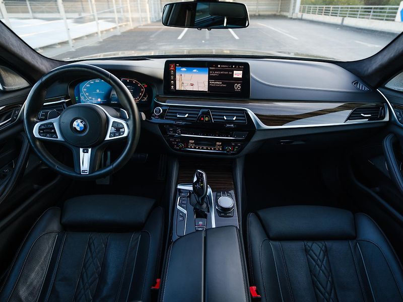 BMW Řada 5 M550i xDrive, DPH, SEDAN - fotka 44 z 46