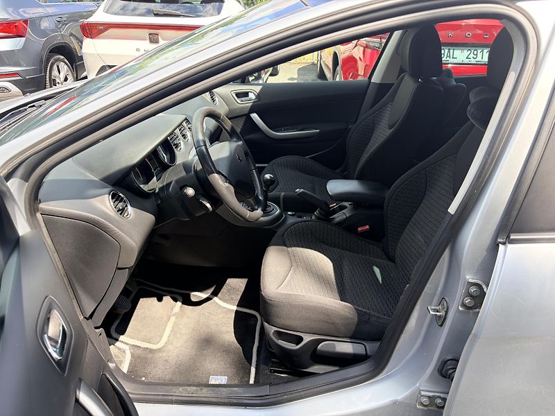 Peugeot 308 SW 1.6HDI TAŽNÉ - fotka 7 z 27