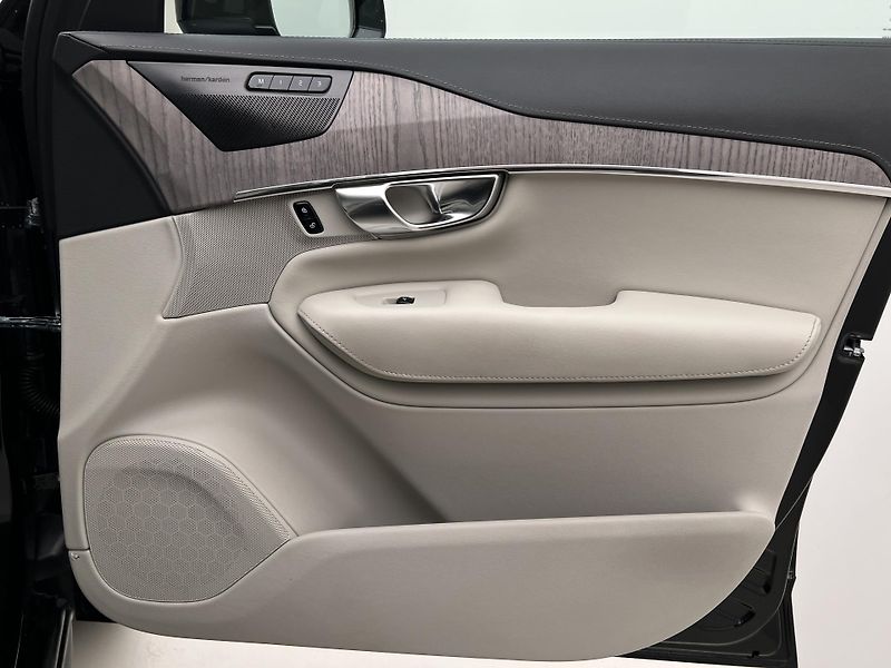 Volvo XC90 B5 AWD INSCRIPTION REZERVACE - fotka 44 z 44