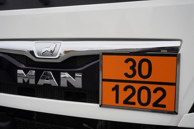 MAN TGM (2015) 26.340 6x2/4 / Magyar fuel tan - fotka 16 z 24