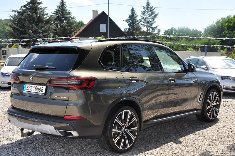 BMW X5 xDrive 40d 250kW - fotka 3 z 36