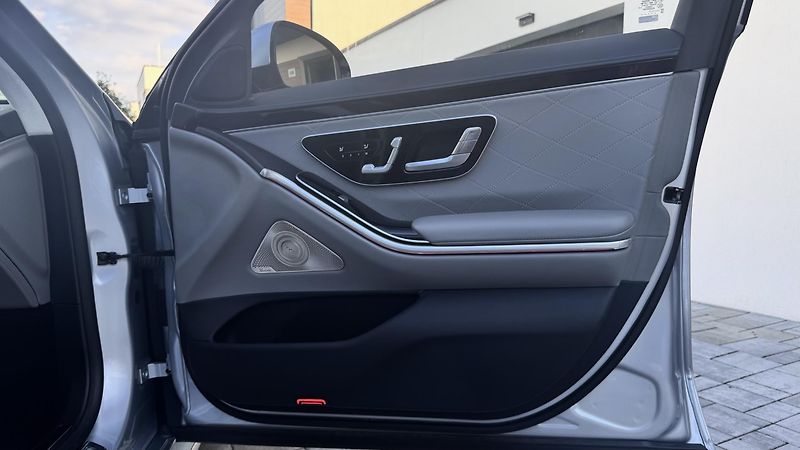 Mercedes-Benz Třídy S (2021) 400d Long, 4matic, AMG, záruka - fotka 17 z 18