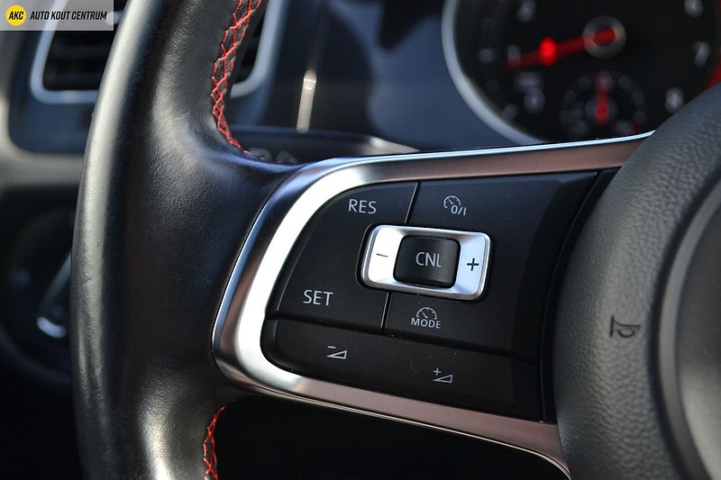 Volkswagen Golf VII    2.0TSI -162KW   GTI - fotka 32 z 39