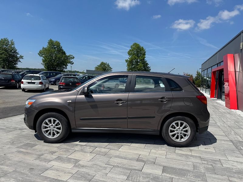 Mitsubishi ASX (2015) 1,6 MIVEC 86 KW - fotka 8 z 31