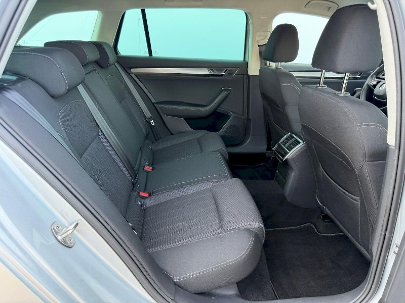 Škoda Superb (2023) 2.0 TDI 110kW Style Matrix Man - fotka 24 z 34