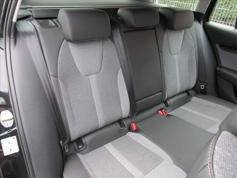 Škoda Octavia Combi 2.0TDi DSG Selection - fotka 37 z 59