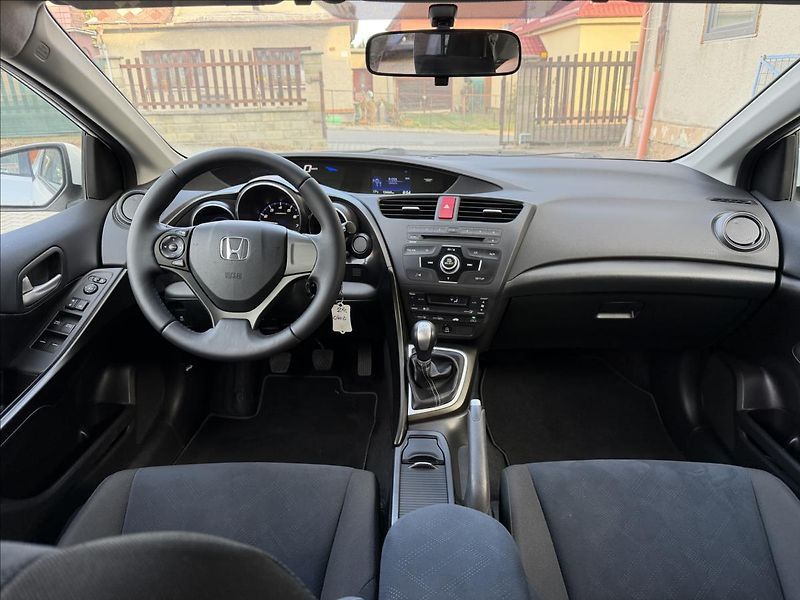 Honda Civic 1,8 i-VTEC COMFORT - fotka 14 z 20