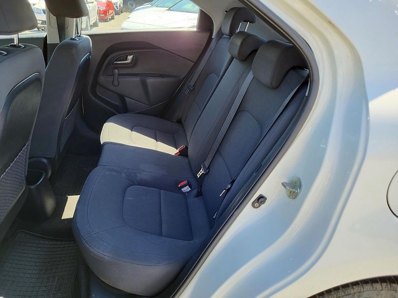 Kia Rio 1.4 i DOHC 16V 80kW - fotka 8 z 35