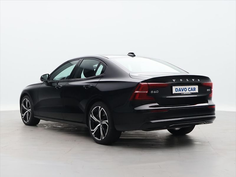 Volvo S60 2,0 B5 184kW AWD Ultimate Dark - fotka 5 z 29