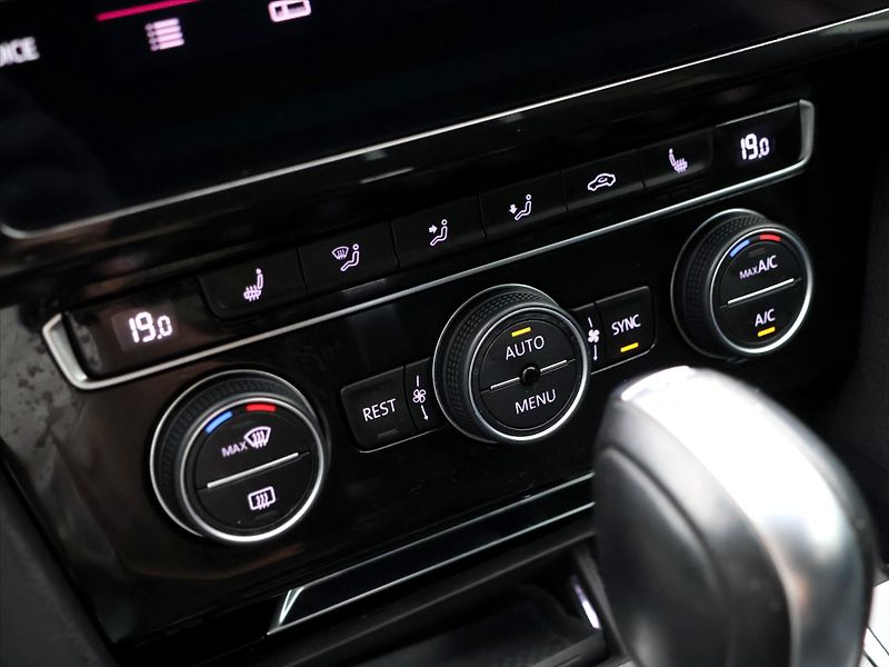Volkswagen Arteon 2,0 TDI 140kW DSG Elegance CZ - fotka 18 z 27