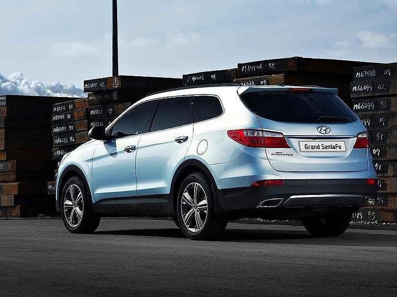 Hyundai Grand Santa Fe.