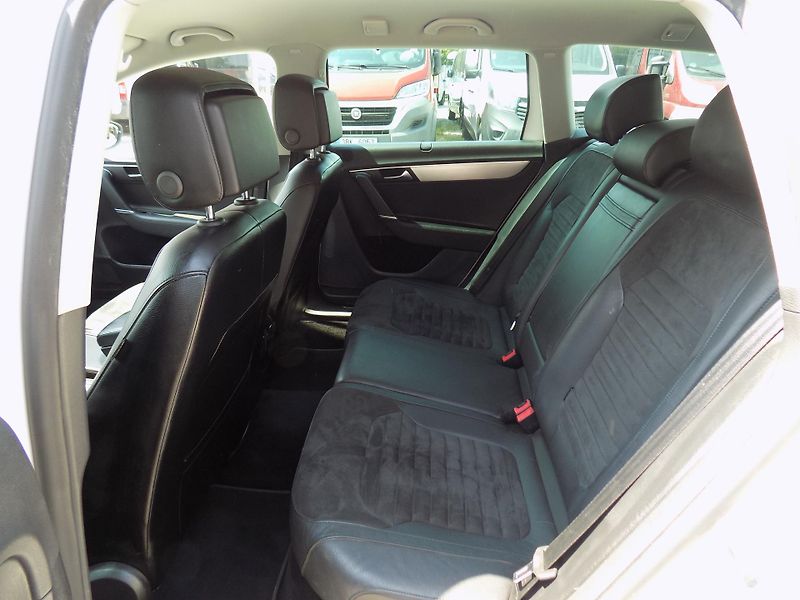 Volkswagen Passat 2,0 TDI 130 KW ALCANT. VÝHŘEV - fotka 21 z 61