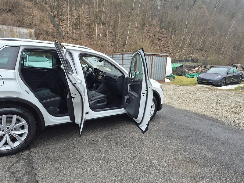 Volkswagen Tiguan 2,0TDi 140kw DSG 4x4 18ALU TZ - fotka 17 z 50