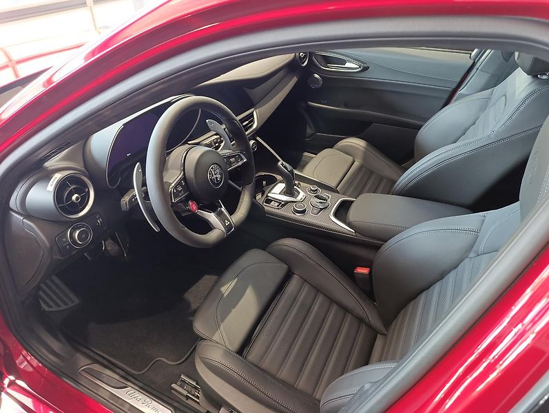 Alfa Romeo Giulia (2026) Quadrifoglio 2.9 V6 Turbo 520K - fotka 23 z 36