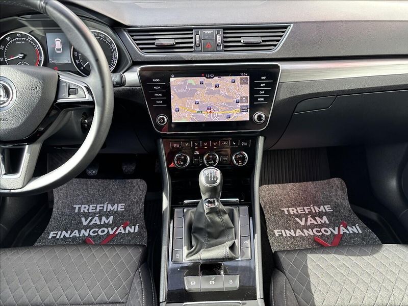 Škoda Superb III Combi 1.4 TSi Style - fotka 12 z 17