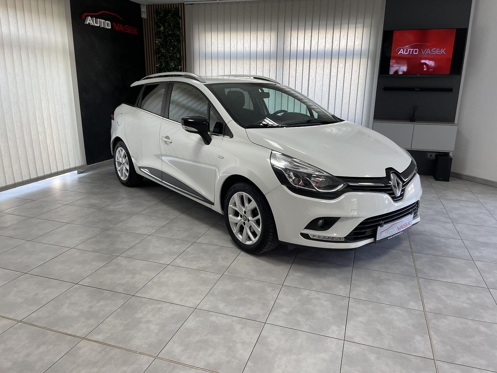 Renault Clio 0.9 TCe ČR 1.MAJ REZERVACE 