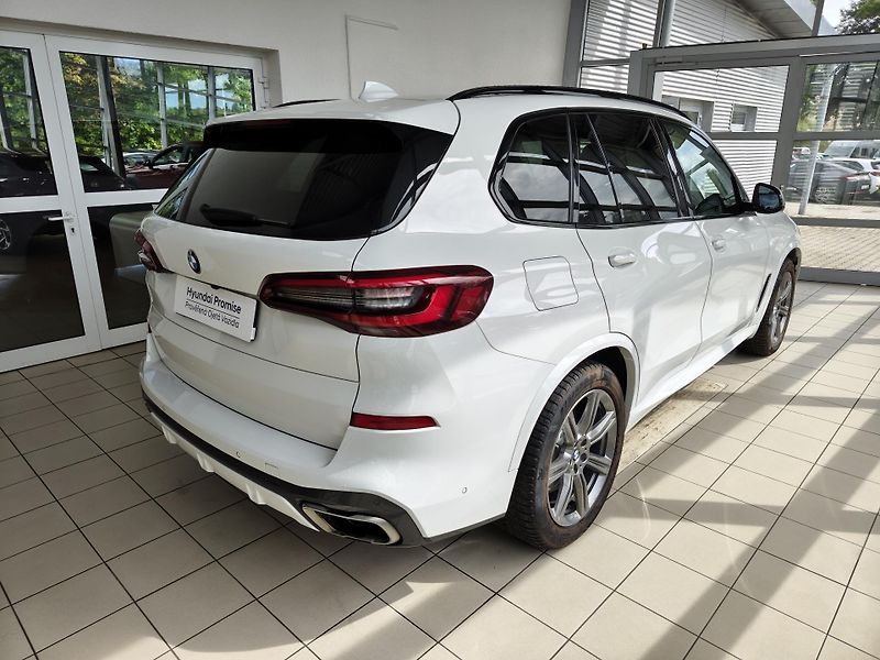 BMW X5 (2021) M50i 390kW xDrive - fotka 4 z 30