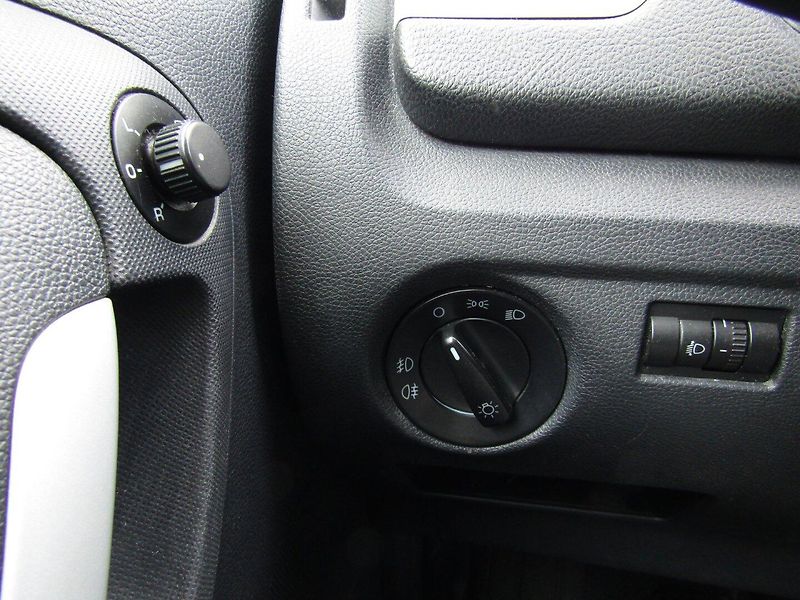 Škoda Fabia (2008) 1.4 16V  63kW  SPORT - fotka 30 z 38