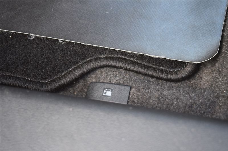 Mazda 2 1,5 MZR 76KW ALU KLIMA - fotka 23 z 38
