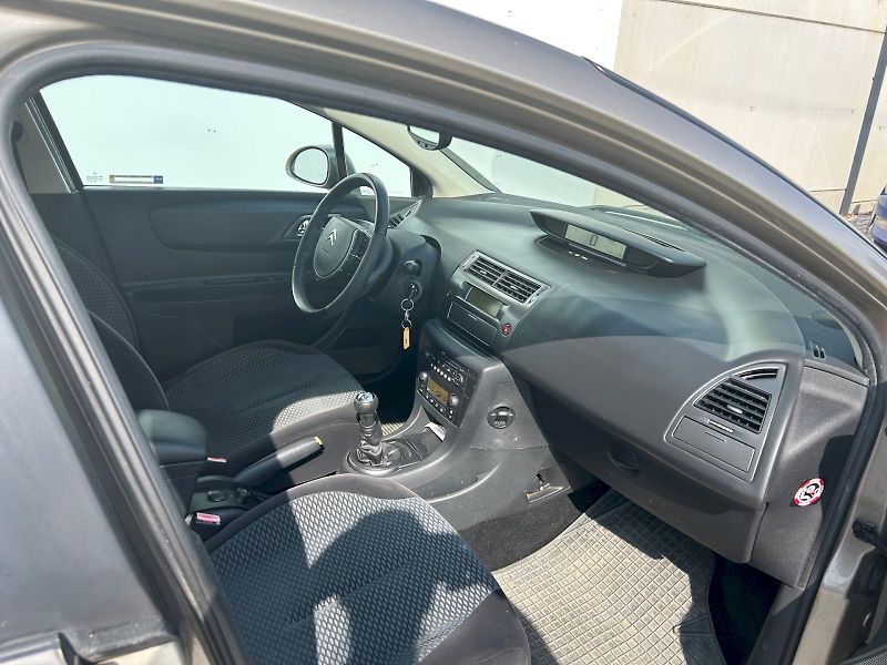 Citroën C4 (2009) 1.4i 16V 65kW - fotka 11 z 21