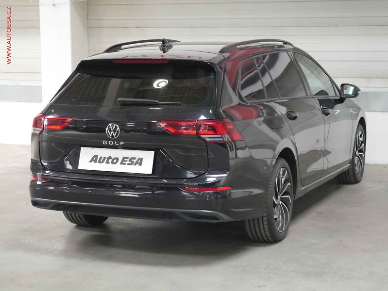Volkswagen Golf (2020) 2.0 TDi, ČR, Life - fotka 6 z 23
