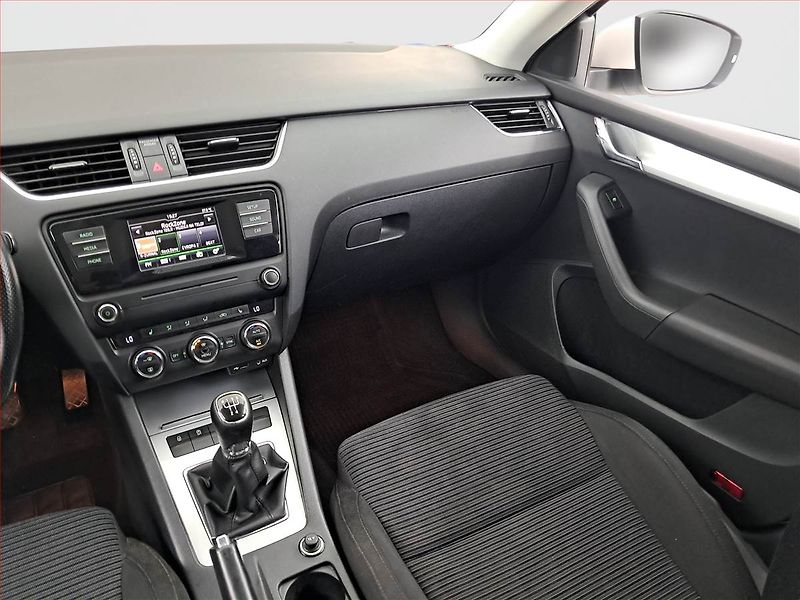 Škoda Octavia (2015) 1.6 TDI, Serv.kniha, Xenony - fotka 8 z 23