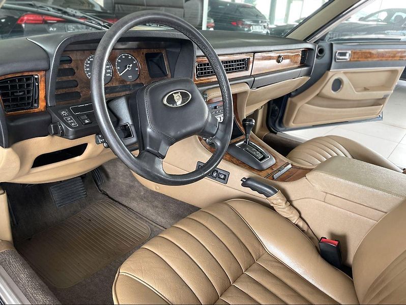 Jaguar XJ 3.6 Sovereign*1.majitel - fotka 12 z 30