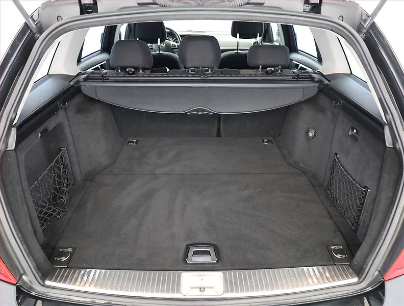Mercedes-Benz Třídy C (2013) C 200 CDI, Automat, Navi - fotka 16 z 16