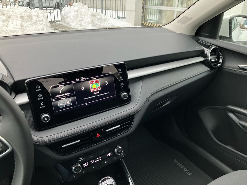 Škoda Fabia 1,0 MPI 59 kW Selection - fotka 14 z 29