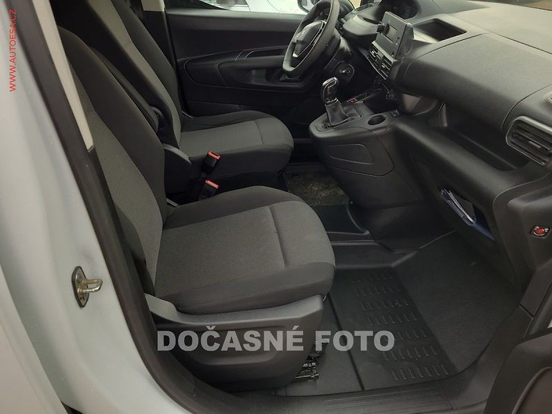 Peugeot Partner (2021) 1.5HDi, 2.maj,ČR, Active, TZ - fotka 8 z 11