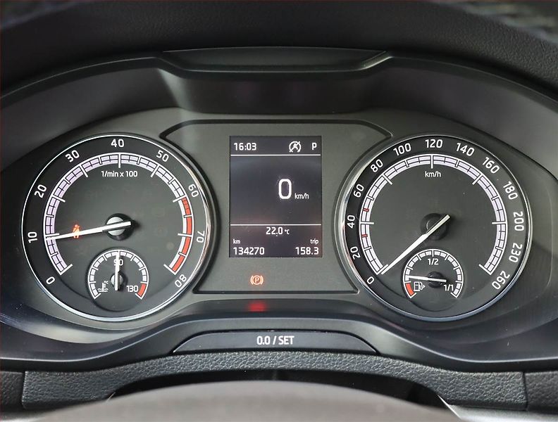 Škoda Karoq (2018) 1.5 TSI, Automat, Tempomat - fotka 11 z 16