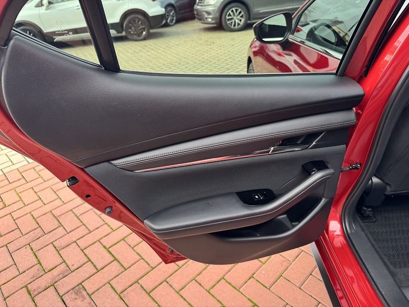Mazda 3 (2019) 2.0i G-122 Ad.LED Bose Kamera - fotka 26 z 49