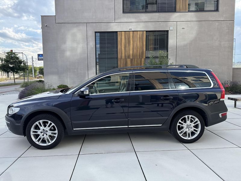 Volvo XC70 D5 SUMMUM 4x4 TAŽNÉ  - fotka 2 z 45
