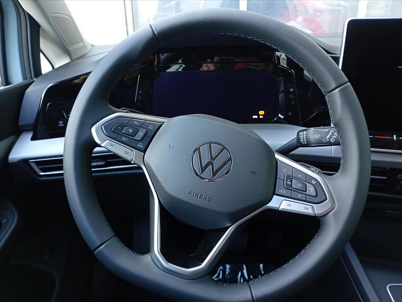Volkswagen Golf Variant (2026) 1,5 eTSI 7DSG mHEV  People - fotka 13 z 17