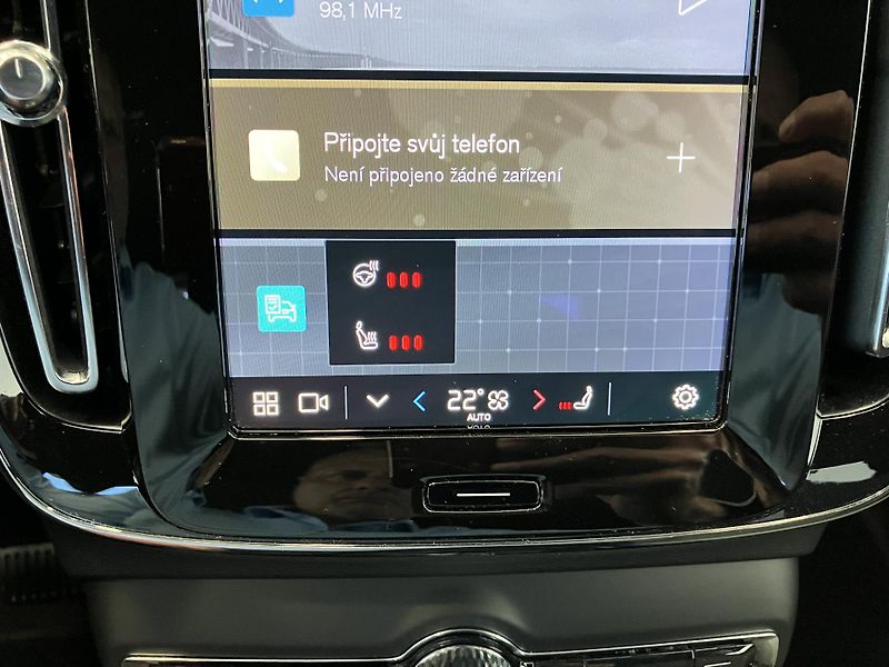 Volvo XC40 B3 FWD Plus Dark AT7  - fotka 34 z 38
