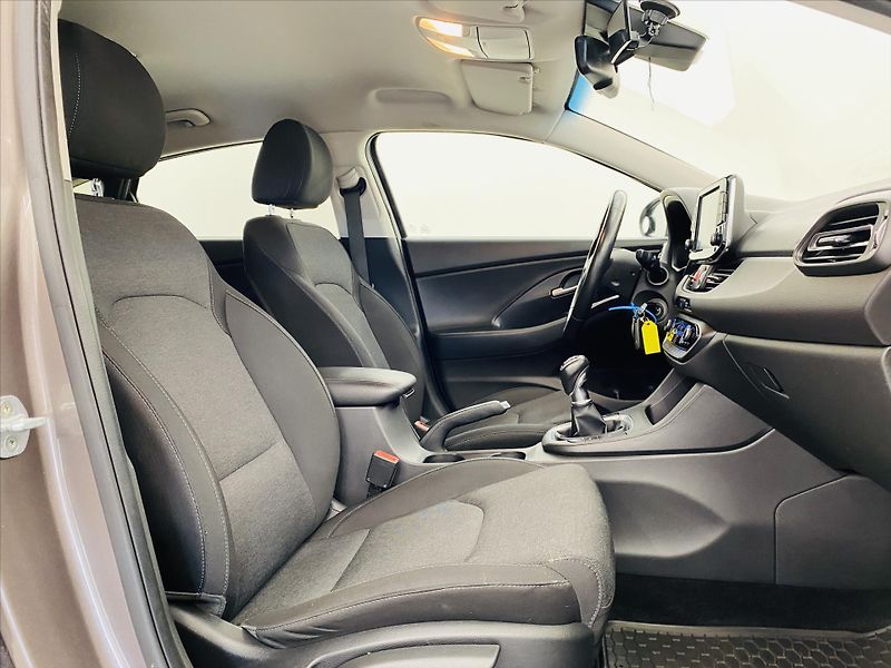 Hyundai i30 1,5 T-GDi 117kW Smart - fotka 8 z 25