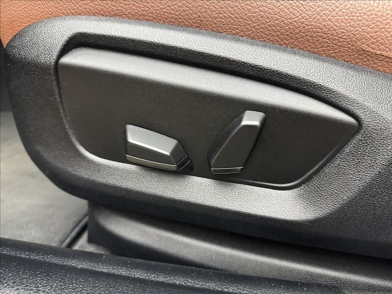 BMW Řada 5 2,0 4X4 KŮŽE SERVIS KAMERA ČR - fotka 32 z 38