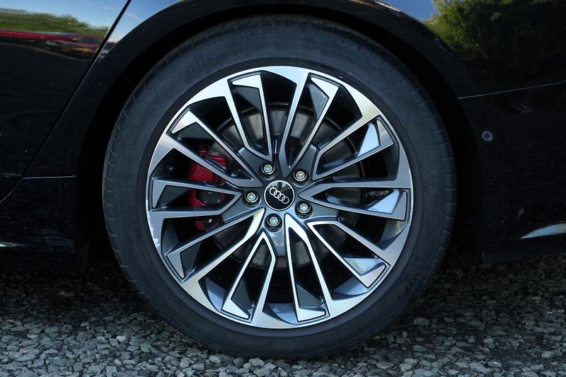 Audi A7 55 TFSI e, Quattro, Tažné, B&O - fotka 5 z 42
