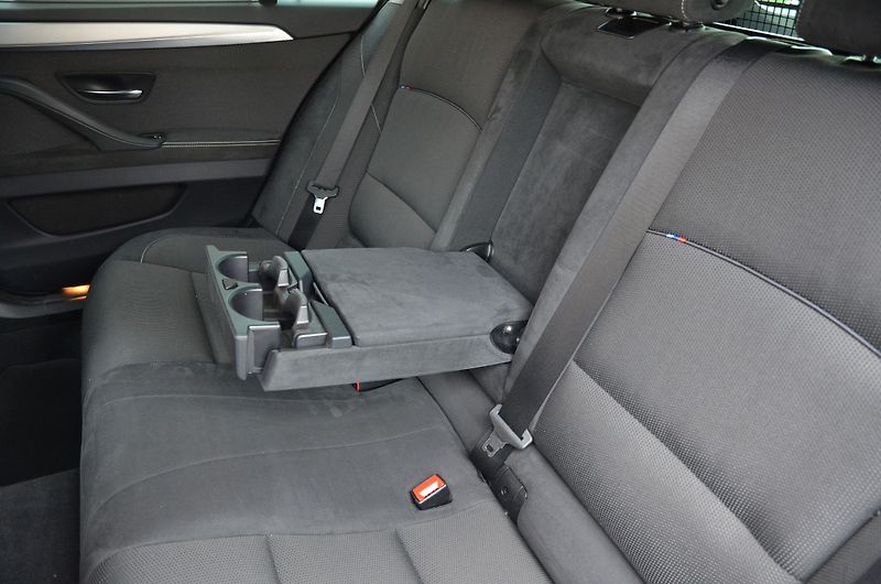 BMW Řada 5 (2016) 520d xDrive AT / ČR / M-PAKET - fotka 14 z 39