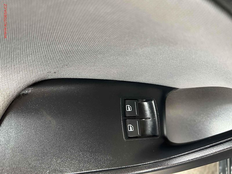 Seat Ibiza (2015) 1.2 TSi, Style - fotka 11 z 17