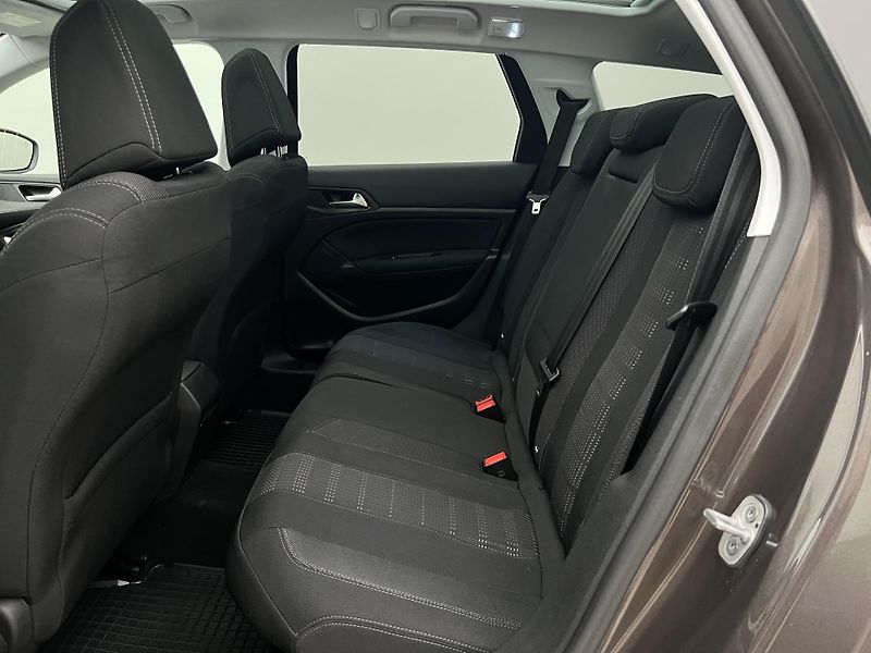 Peugeot 308 1.2 PURETECH ACTIVE 1. maj. - fotka 5 z 39