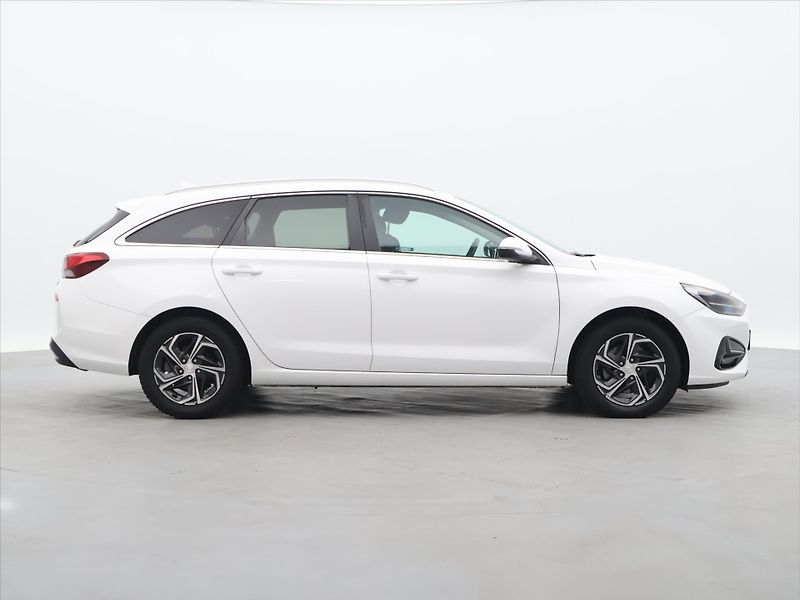 Hyundai i30 1,6 CRDi 85kW Smart LED CZ - fotka 8 z 36