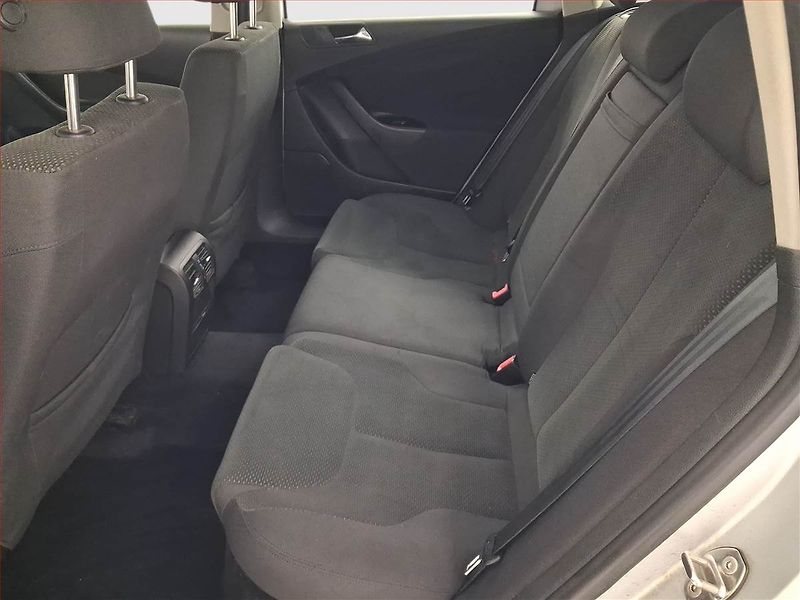 Volkswagen Passat (2008) 1.9 TDI, po STK, Tažné - fotka 10 z 16