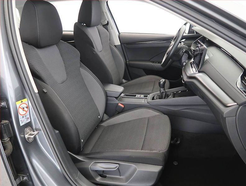 Škoda Octavia (2024) Ambition 2.0 TDI, digi klima - fotka 9 z 21