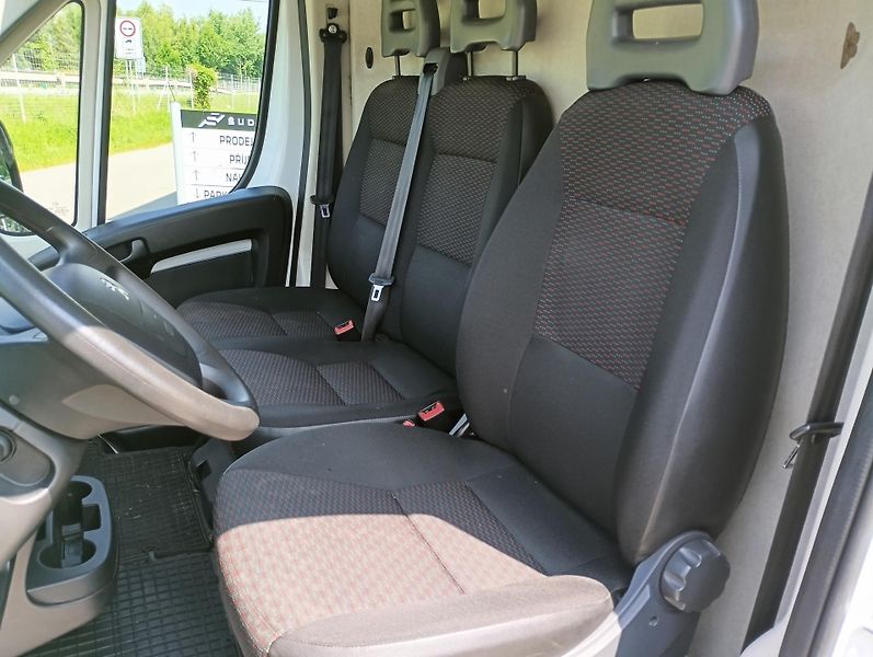 Peugeot Boxer (2020) 4350 L4H2 2.2HDi 140k MAN6 - fotka 13 z 18