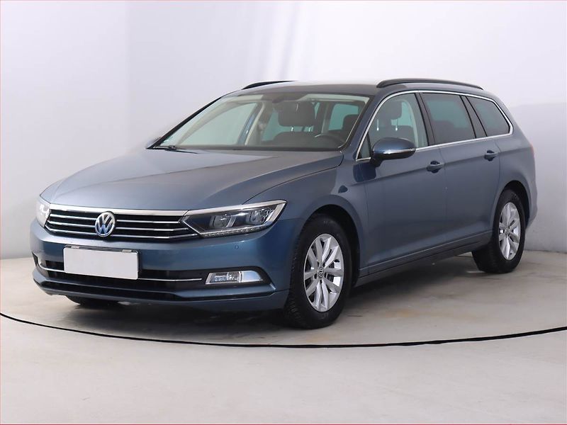Volkswagen Passat (2015) 2.0 TDI, Automat, Serv.kniha - fotka 2 z 20
