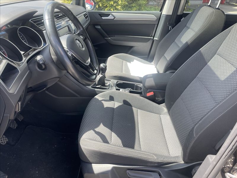 Volkswagen Touran 2,0 TDi 110kw Highline Panoram - fotka 7 z 48