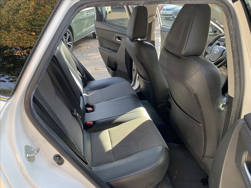 Toyota Auris 1,8 HYBRID 1.MAJ.,ČR,SERVISKA - fotka 17 z 20